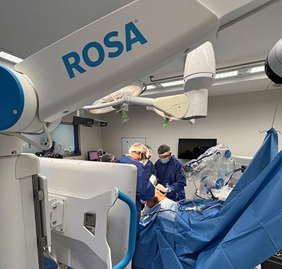 Operación con robot ROSA